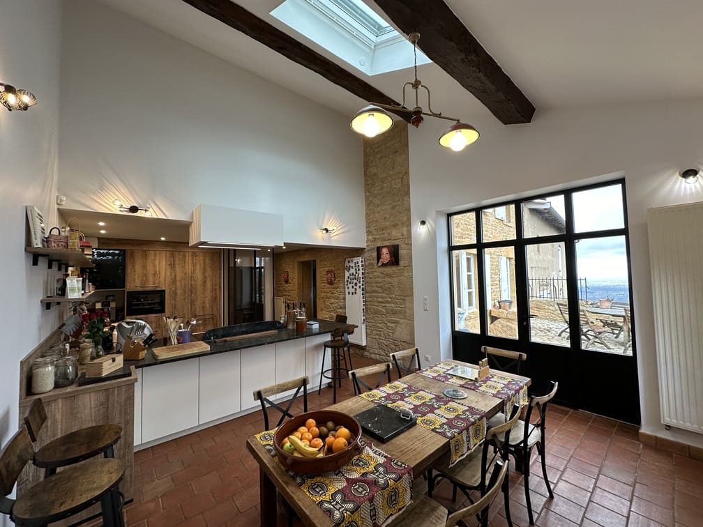 Rénovation d'une cuisine - salle à manger dans les Pierres Dorées