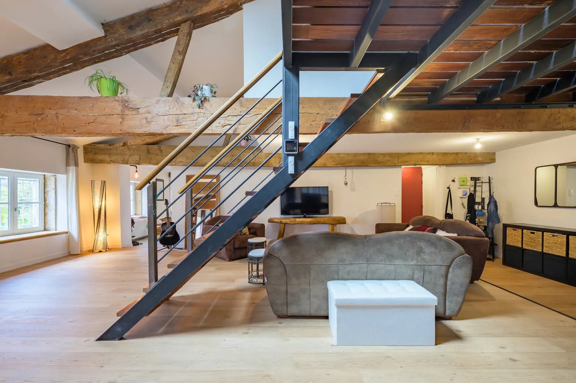 Sanlaville-salon-HD-11_11zon-1