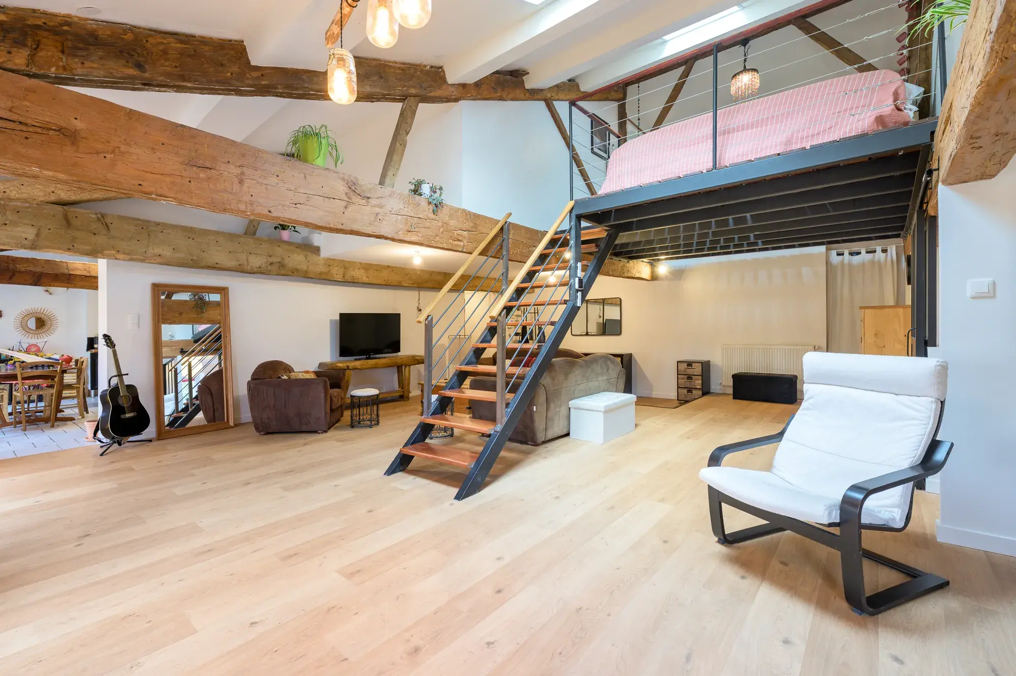 Sanlaville-salon-HD-1_11zon