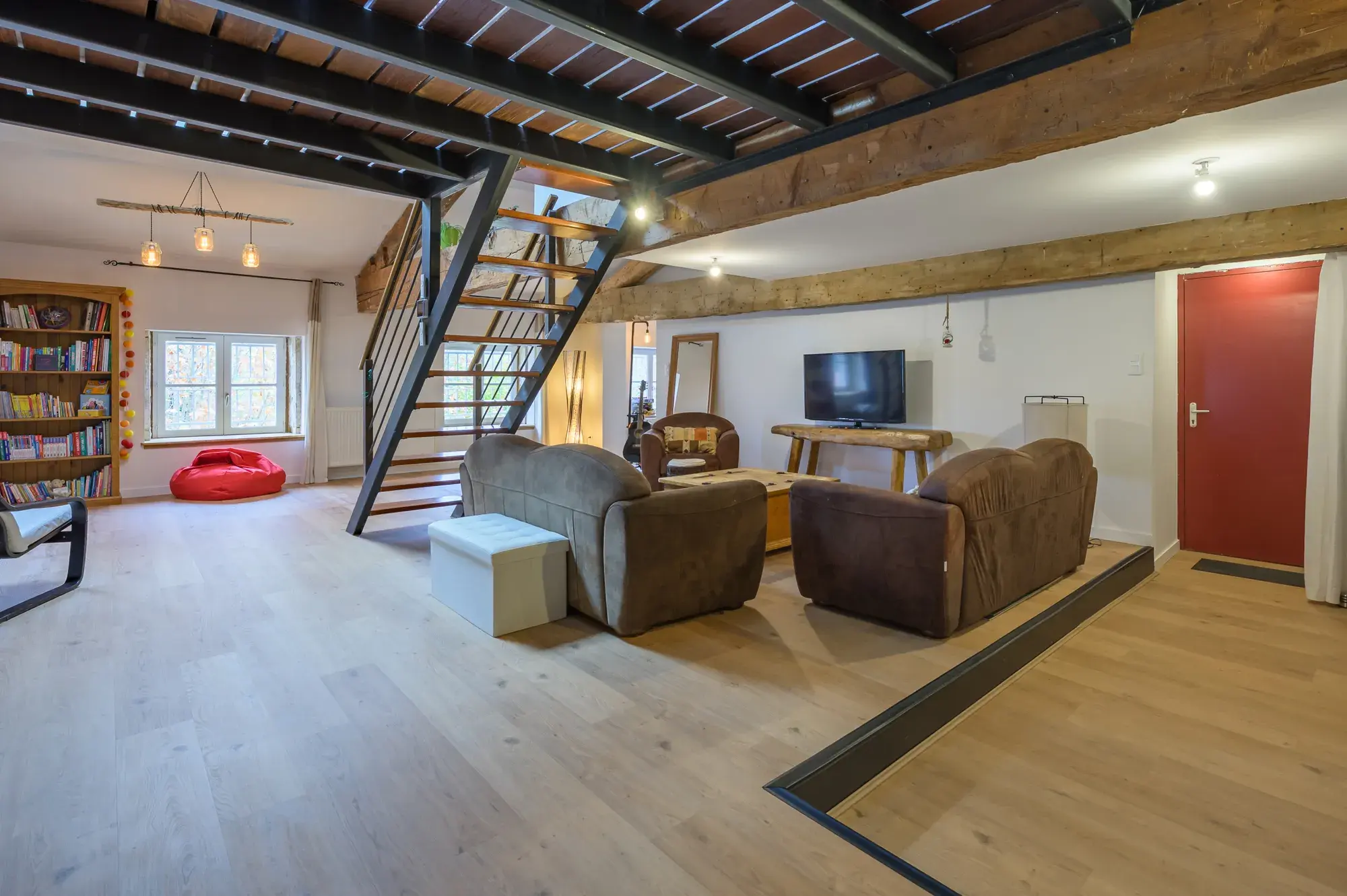 Sanlaville-salon-HD-5_11zon