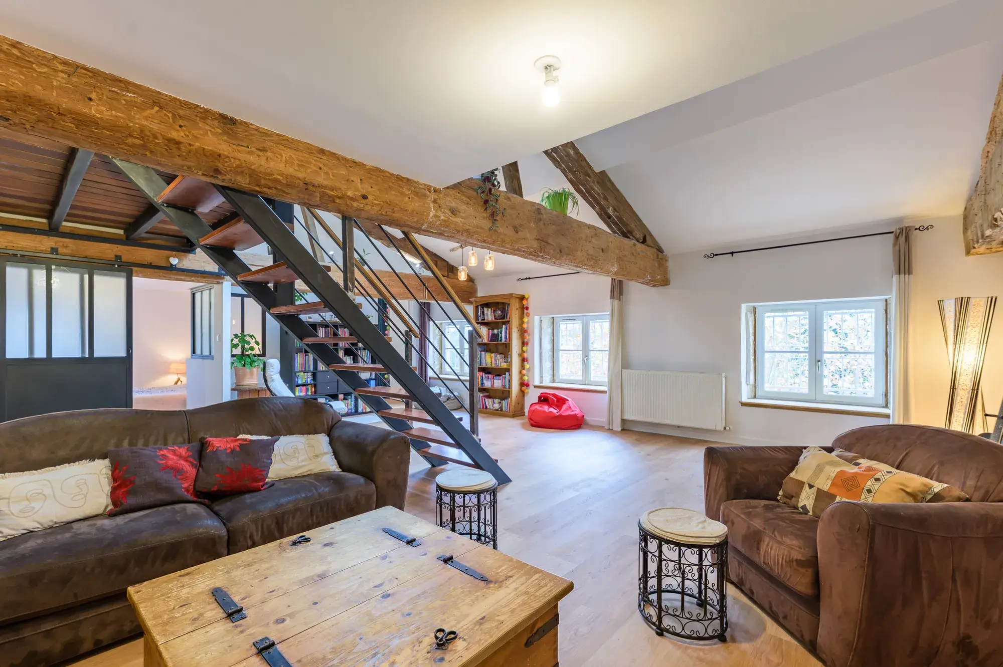 Sanlaville-salon-HD-7_11zon